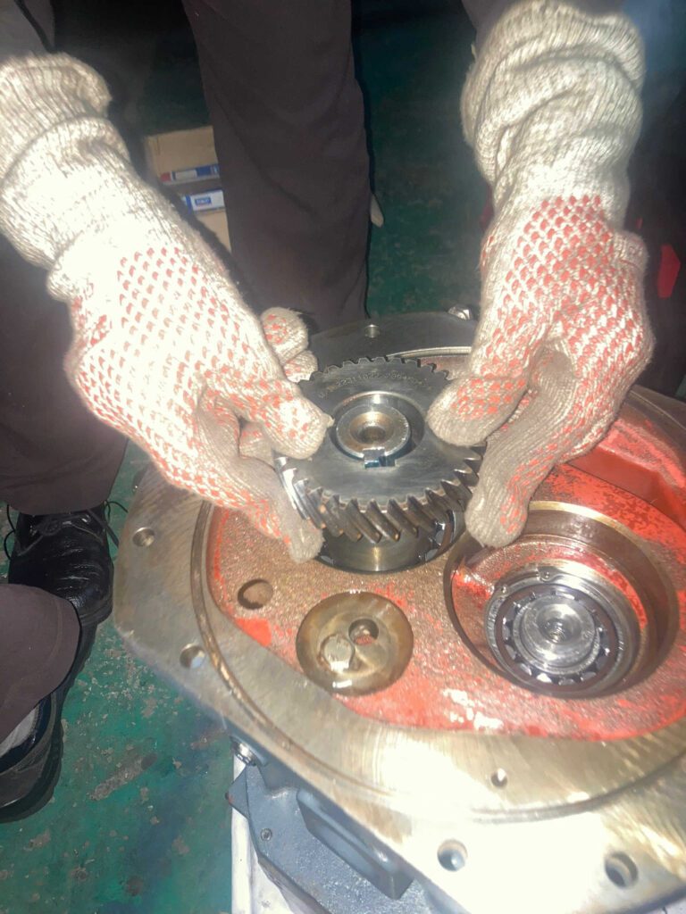 Tháo rã, kiểm tra bánh răng
