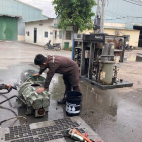 cách làm sạch két giải nhiệt máy nen khí